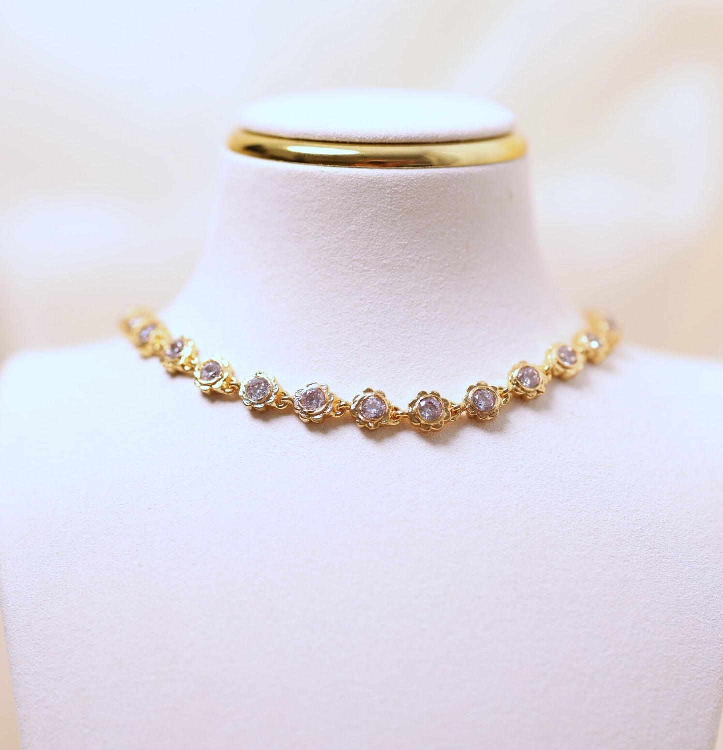 White Dainty Impon Choker
