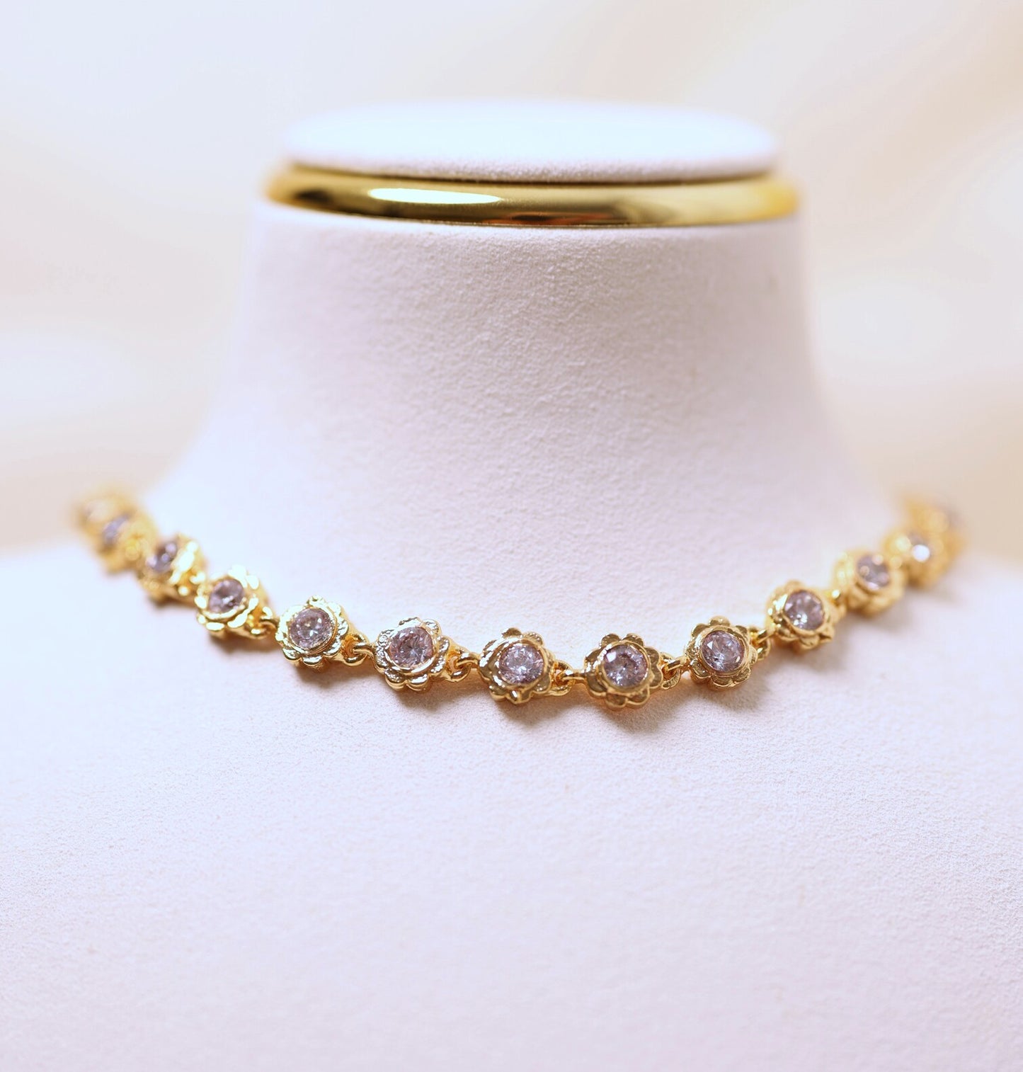 White Dainty Impon Choker